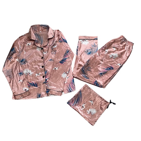 SHEIN Other - 3 Piece Set Pink Silky Crane Graphic Print Pajamas with Travel Bag Shein